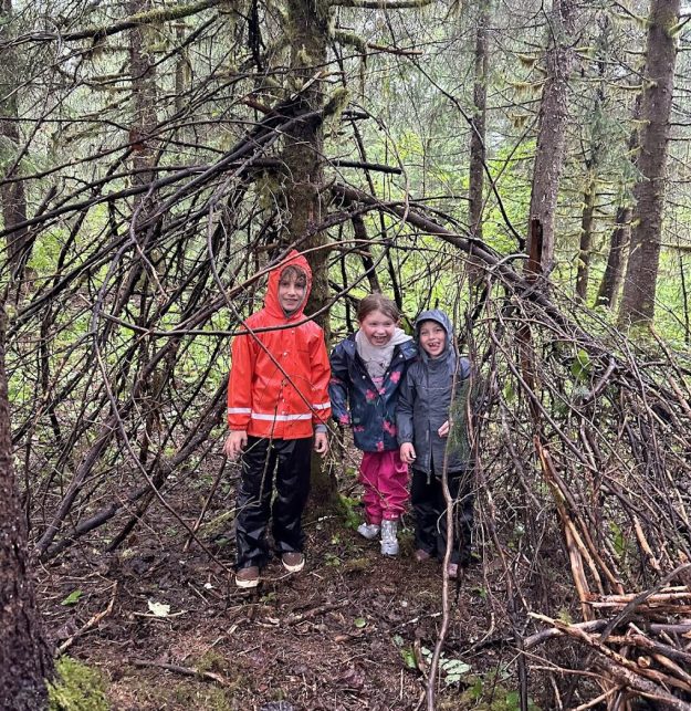 OE shelter building (trio)